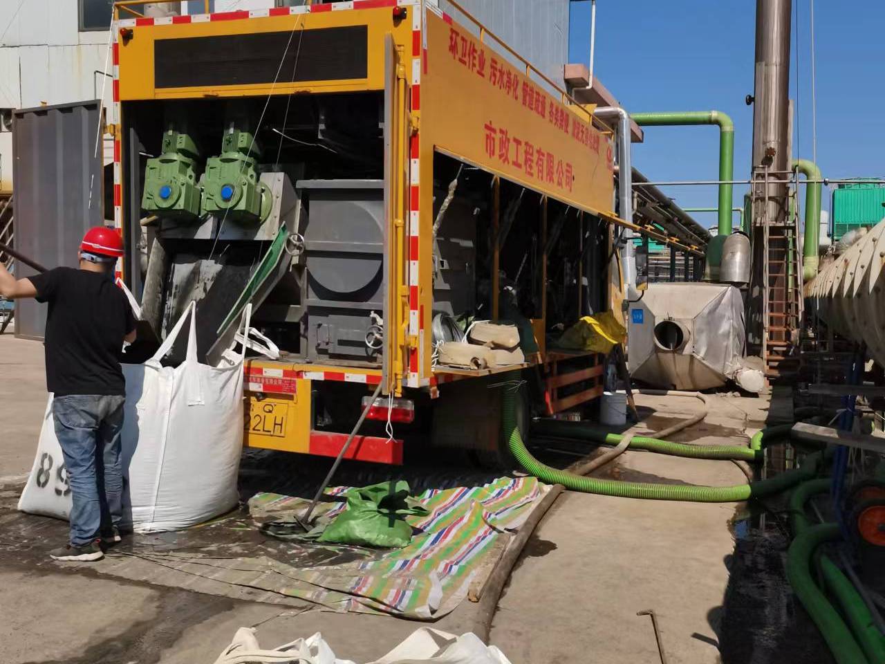 上高淤泥压干处理